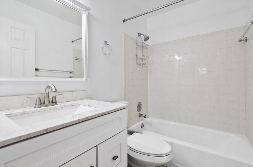 Building Photo - 12775 Spinnaker Ln