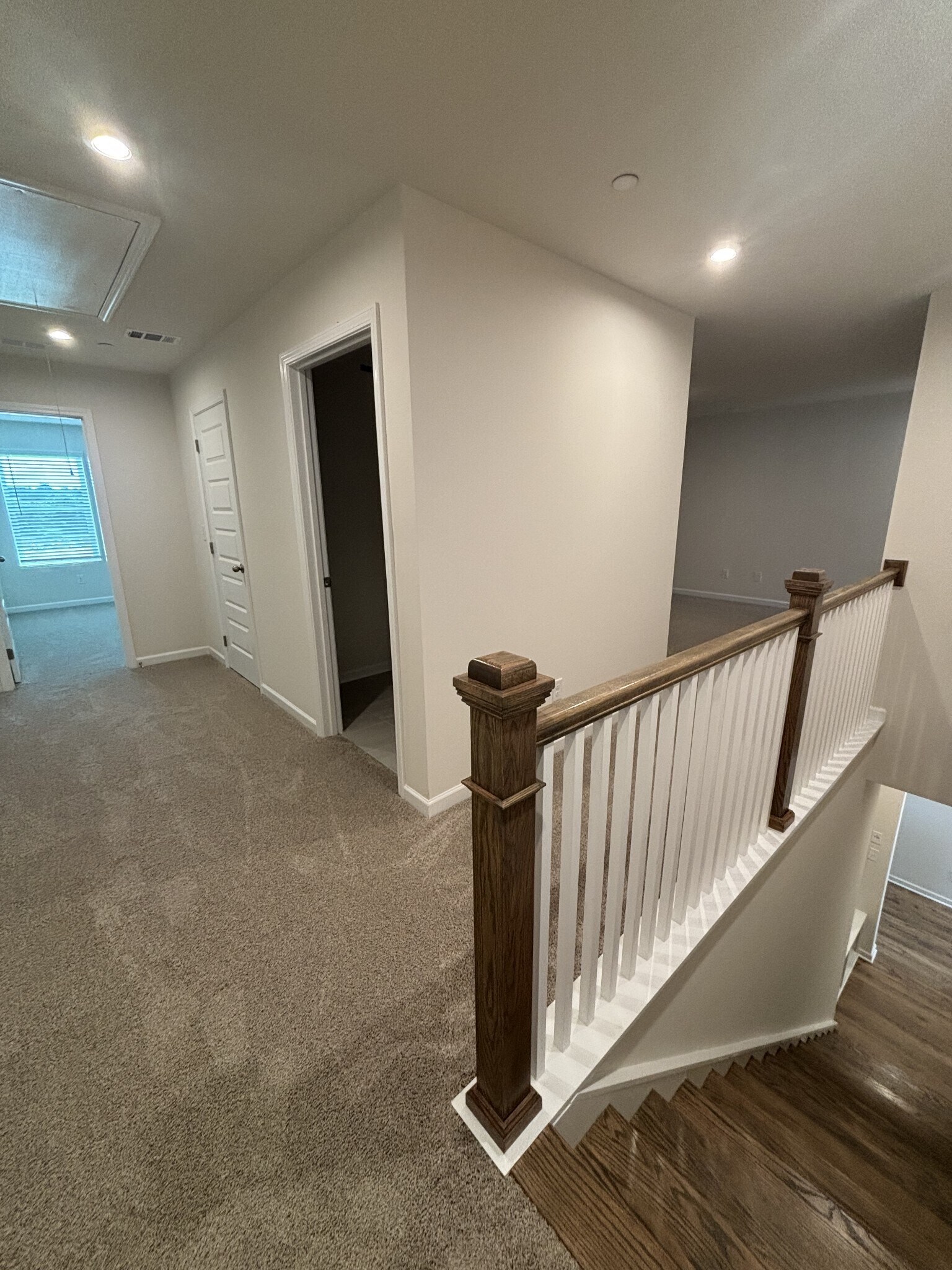 Building Photo - 607 Club View Way
