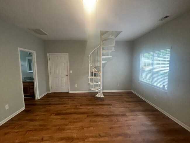Building Photo - Single Family Home close to UNCW - Student...