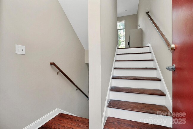 Building Photo - 2040 Atherton Heights Ln