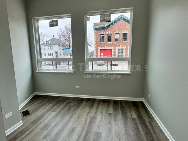 Building Photo - 2361 S Whipple St