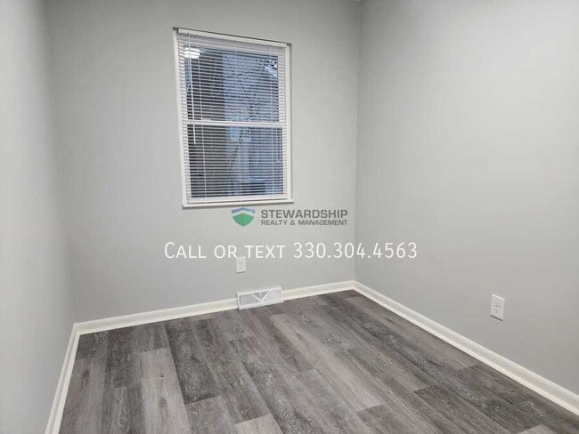 Building Photo - 2559 Edwin Ave