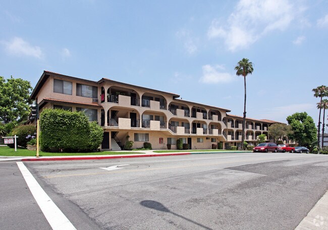 Primary Photo - 128 S Chapel Ave