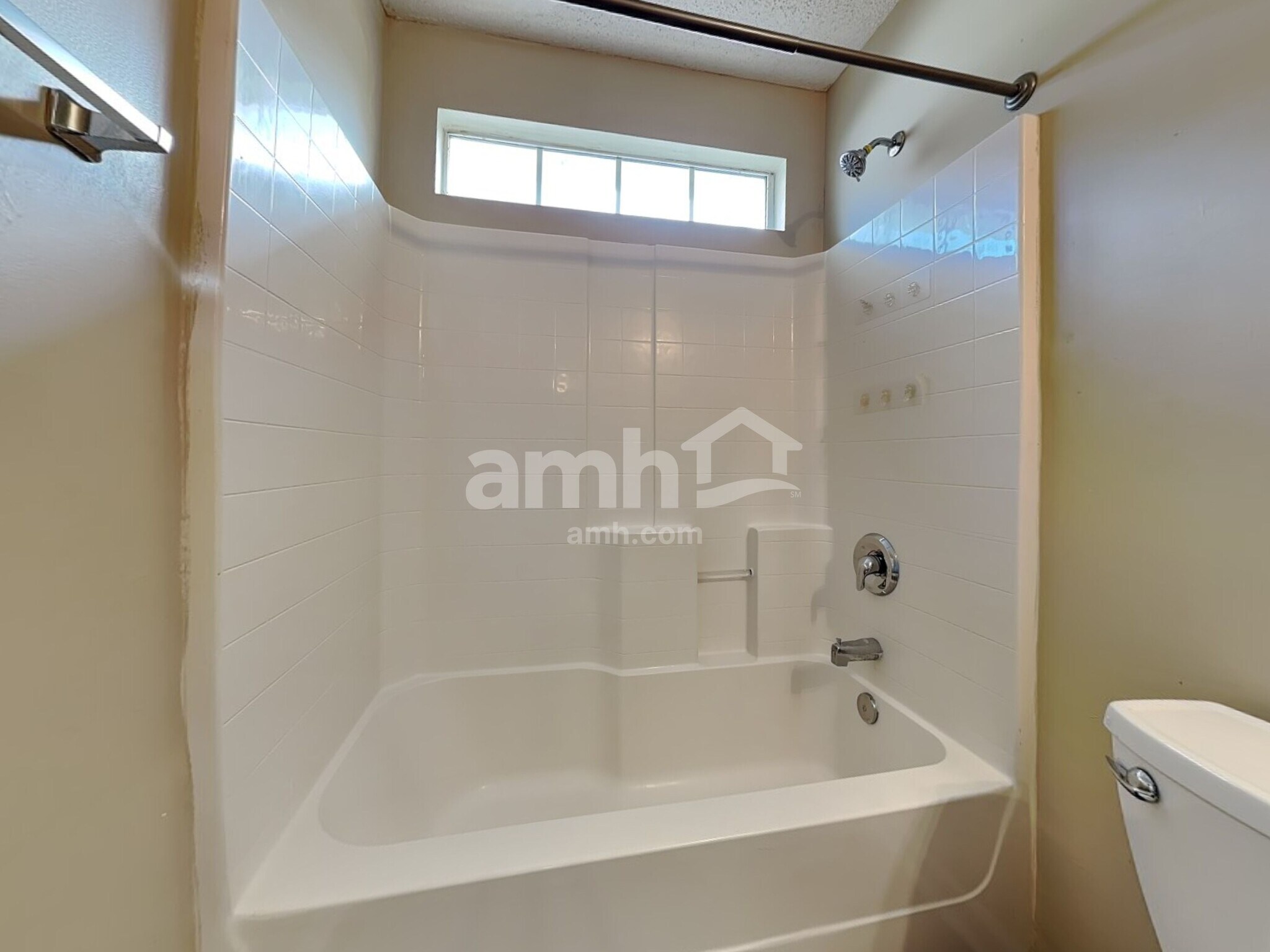 Building Photo - 109 W Tahoe Dr