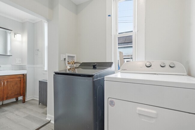 Building Photo - 116 Coburn St