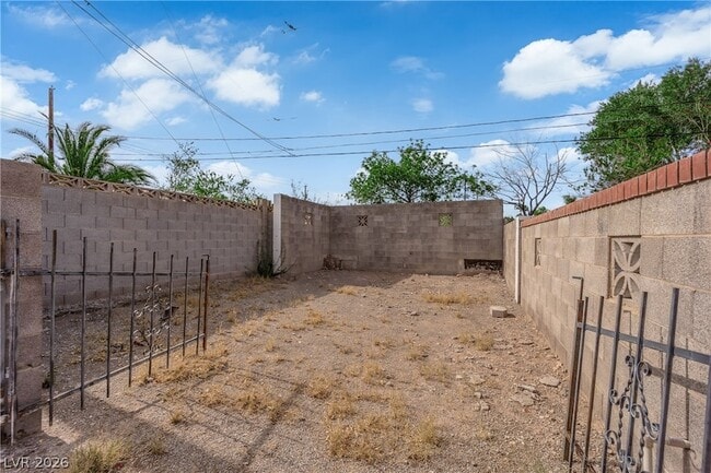 Building Photo - 2845 Rosanna St