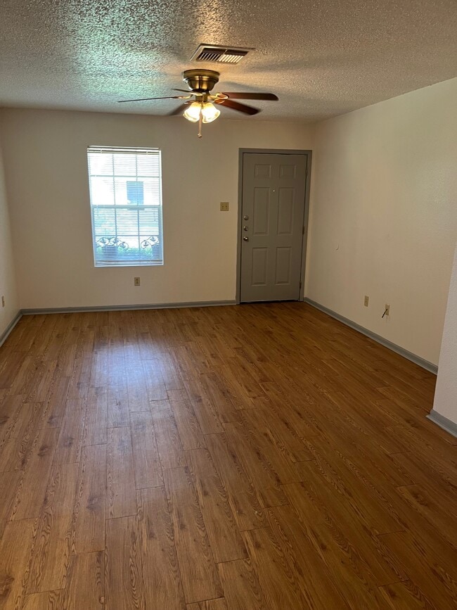 Building Photo - 6280 Bedford Dr