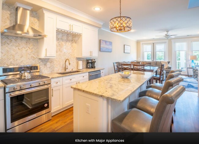 Building Photo - PERFECT "WORK FROM HOME" LOCATION TO ESCAPE THE WINTER