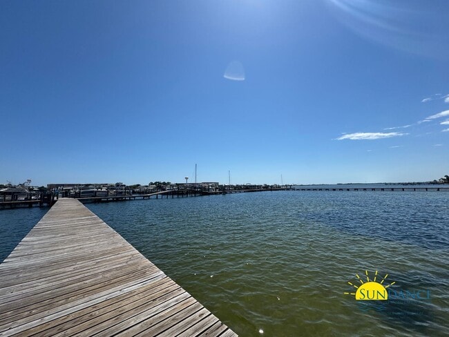 Building Photo - Fully Furnished Condo Unit in Fort Walton Beach!