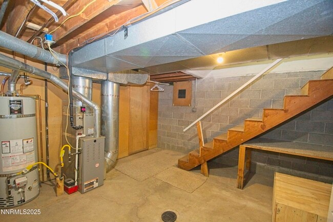 Building Photo - 3103 Lakeside Dr