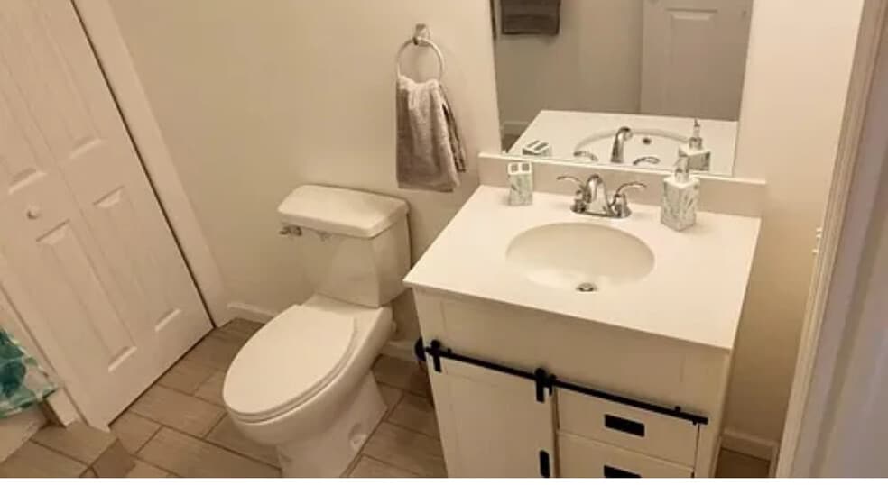 Full bathroom downstairs - 21 Loughberry Rd S