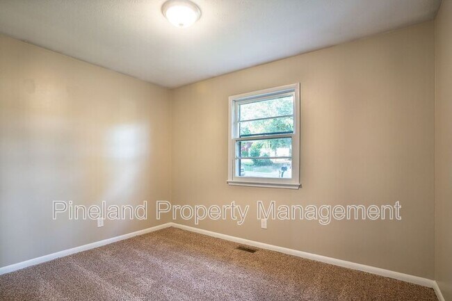 Building Photo - 817 Isley St