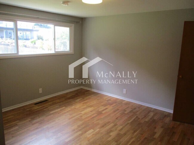 Building Photo - Gorgeous 3 Bedroom, 1 Bathroom Rambler near downtown Gig Harbor!