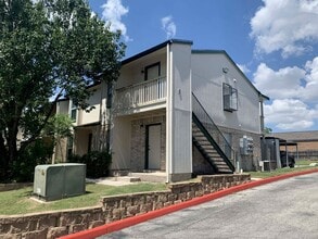 Building Photo - Ready for Move In  Nice & Clean 1 Bedroom ...