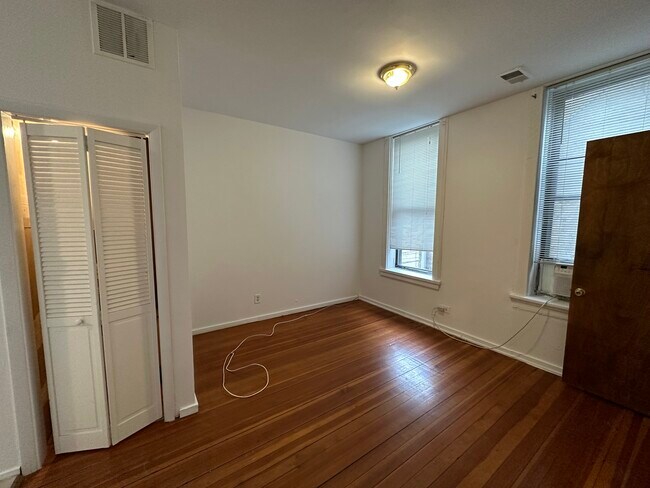 Building Photo - 1302 N Cleaver St