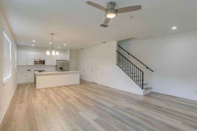 Building Photo - 1401 E Michigan St