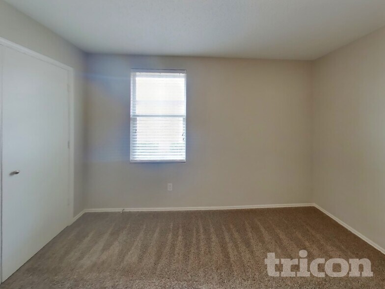 Building Photo - 5021 Village Stone Ct