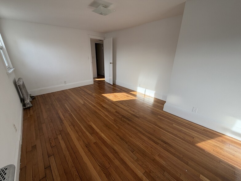 Building Photo - 28 Mount Vernon St