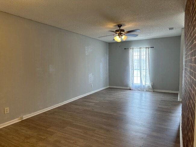 Building Photo - 258 Garden Cir