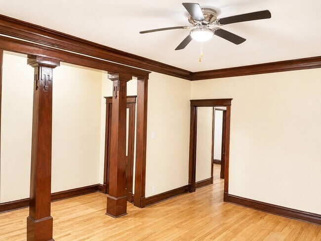 Building Photo - 1320 W 64th St