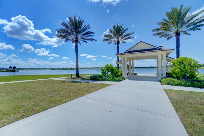 Building Photo - 601 Hookline Cir