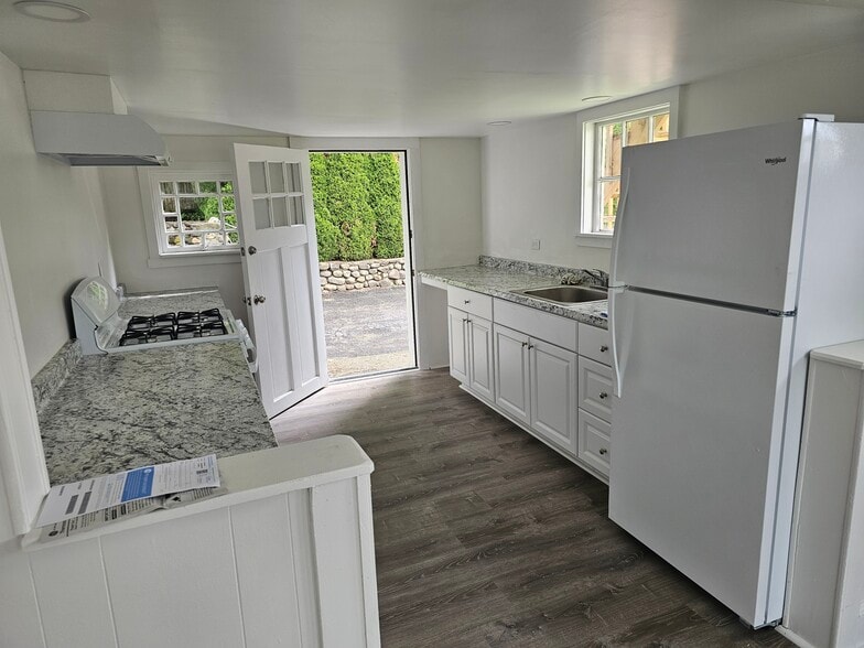 Building Photo - 53 Grove St