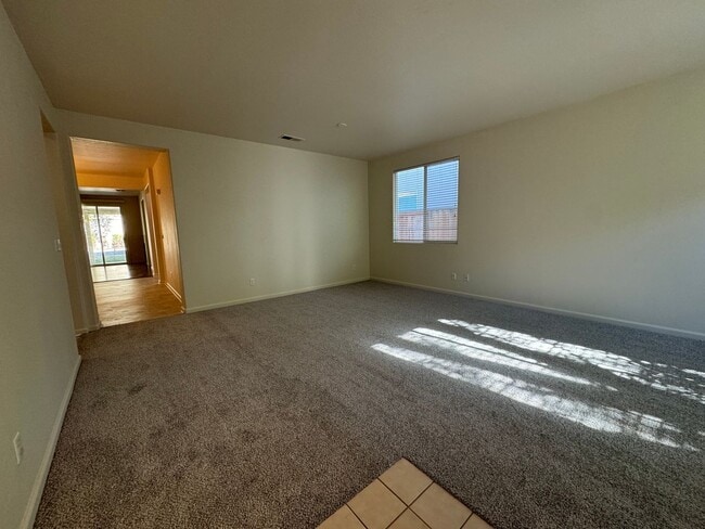 Building Photo - Available 9/1 Single level home in Lincoln...