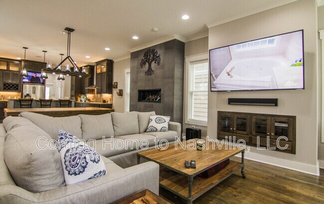 Building Photo - 910 11th Ave N