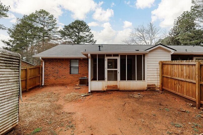 Building Photo - 110 Upland Ct