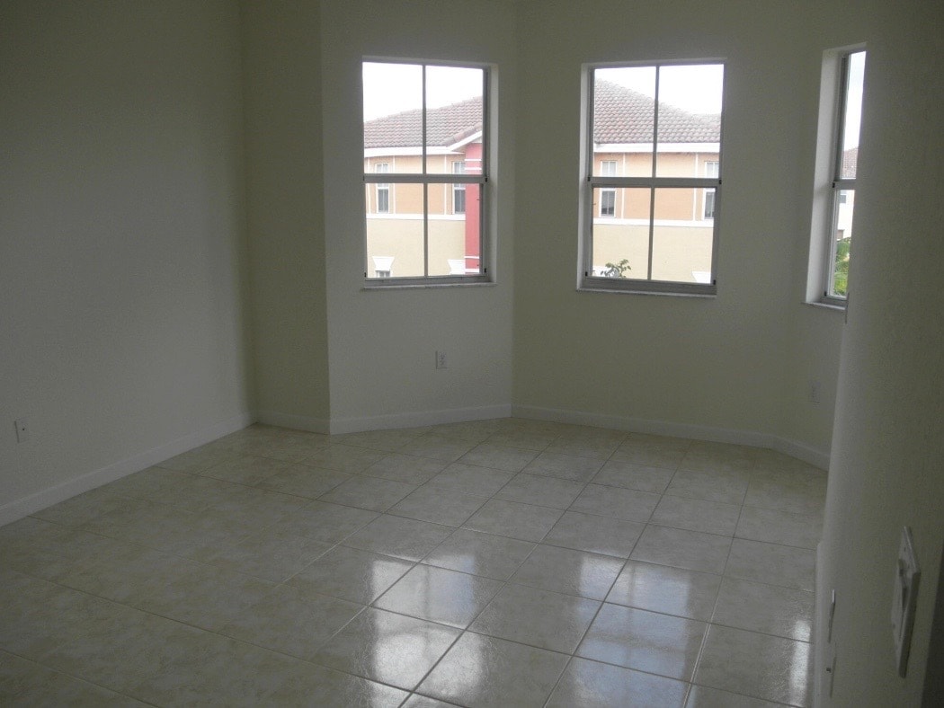 Building Photo - 2906 Shoma Dr