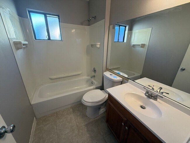 Building Photo - 1 Bedroom/1 Bathroom 1st Floor Villa in In...