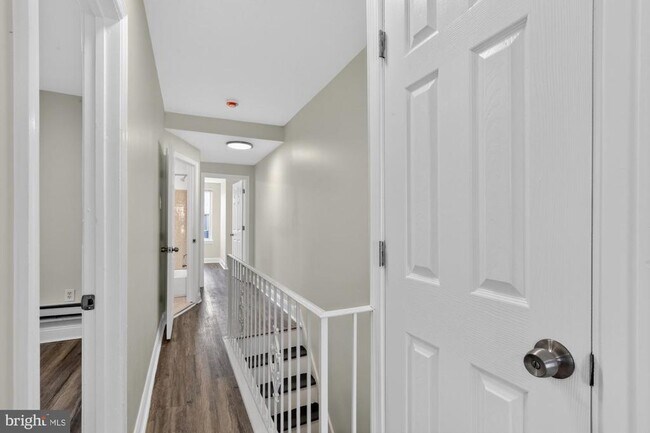 Building Photo - 1729 N Bambrey St