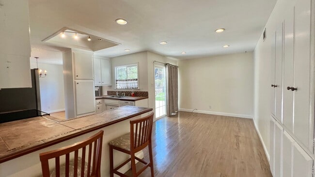 Building Photo - Gorgeous house - Huge Backyard with Bonus ...