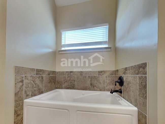 Building Photo - 4940 Grace View Ln