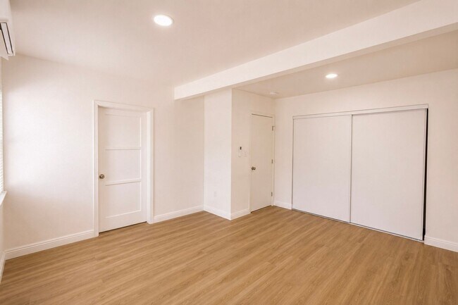 Building Photo - 4723 Arlington Ave