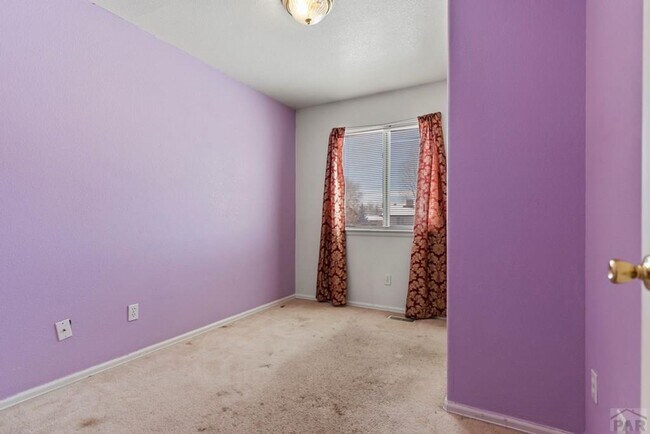 Building Photo - 3 Bed Home in Pueblo West with huge yard!