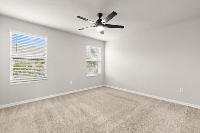 Building Photo - Town Home For Rent in Brandon with TONS OF UPGRADES!