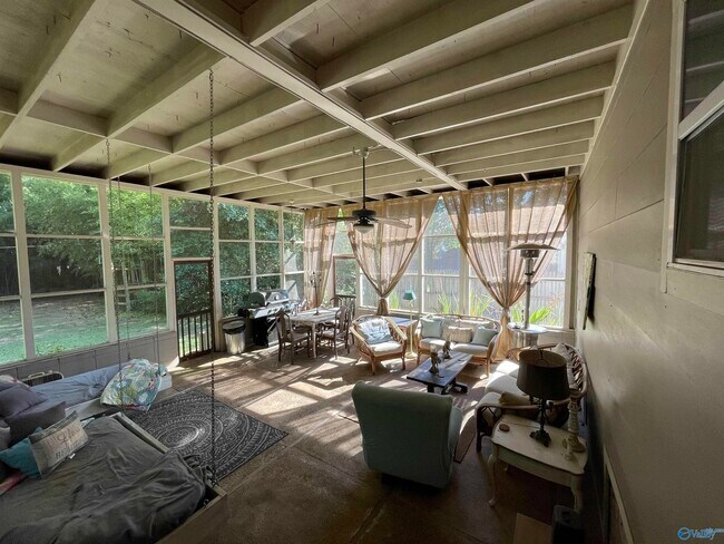 Building Photo - 2105 Hansel Ave SW