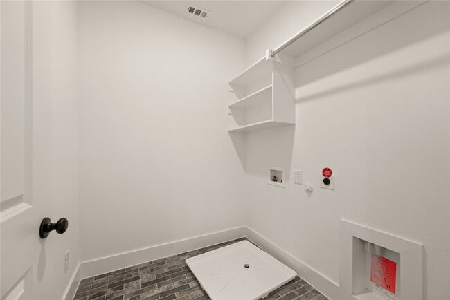 Building Photo - 9609 Dahlia Blvd