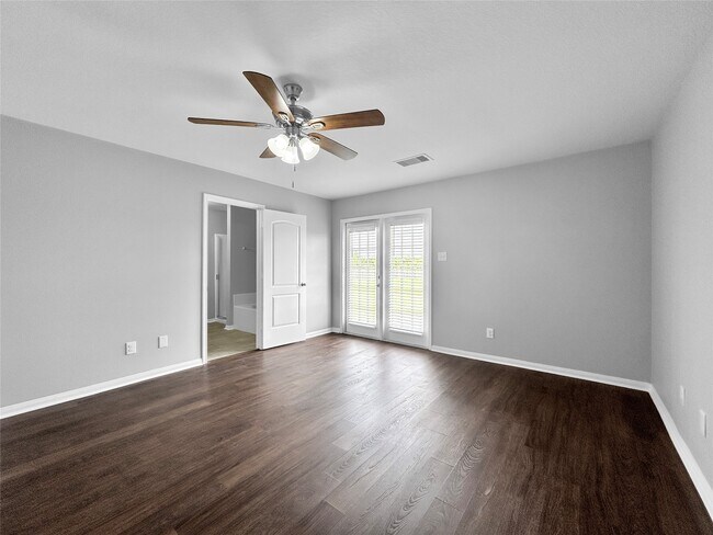 Building Photo - 12101 Seacrest Ln