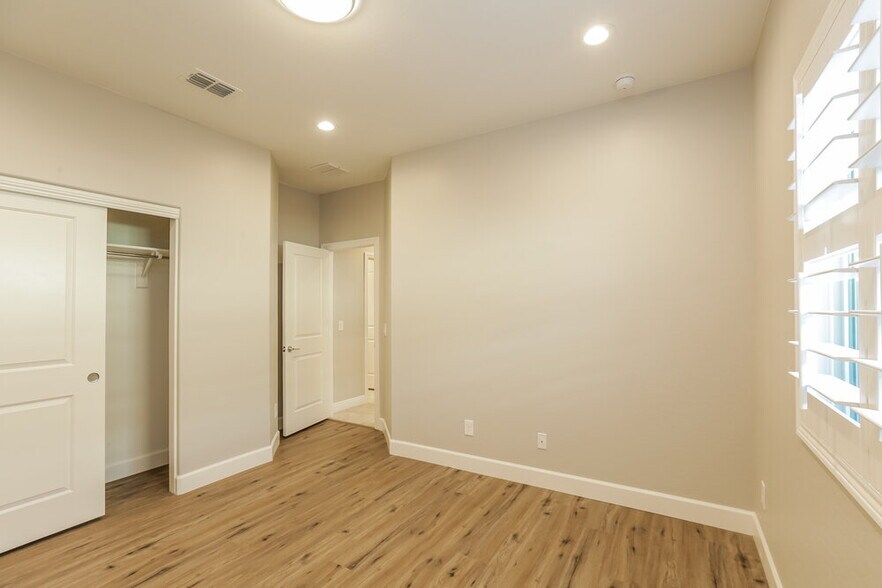 Building Photo - 11124 E Tupelo Ave