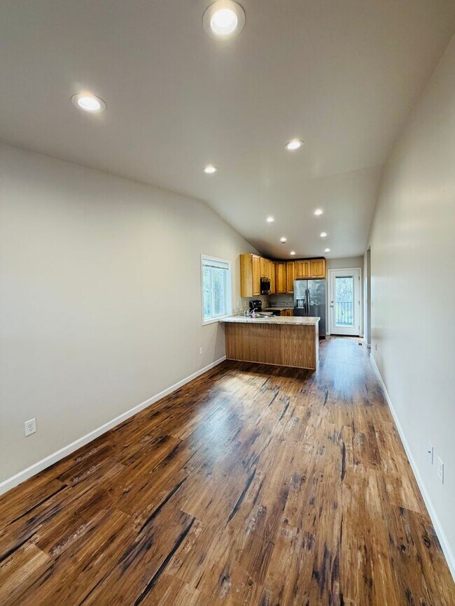 Building Photo - Well-designed 3BD/2BA newer build offers a fantastic layout with flexible living space.