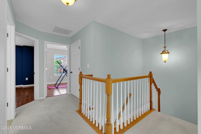 Building Photo - 11 Saratoga Ct