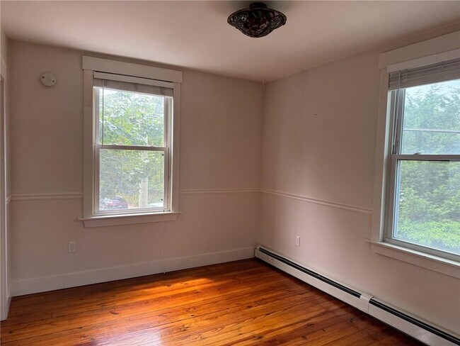 Building Photo - 40-40 Freebody St