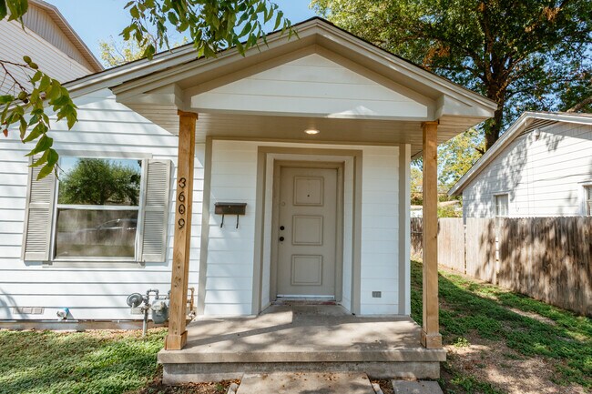 Primary Photo - 3609 Cumberland Ave