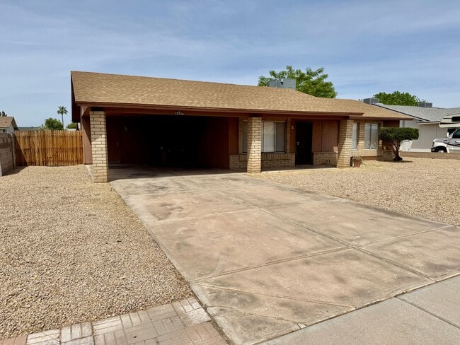 Building Photo - Fantastic 3 Bedroom/2 Bath Single Level Home & NO HOA!  Schedule a Showing Today!