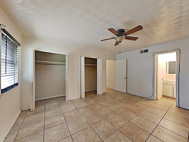 Building Photo - No Application Fee* Plus $250 Off First & ...