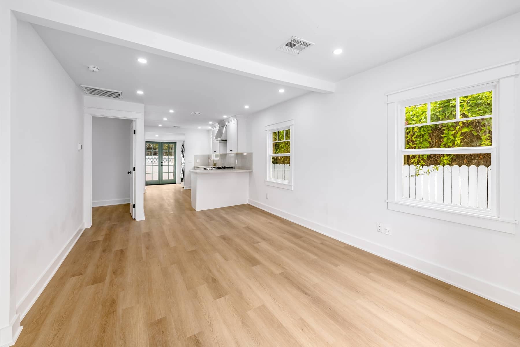 Building Photo - 1425 Cabrillo Ave