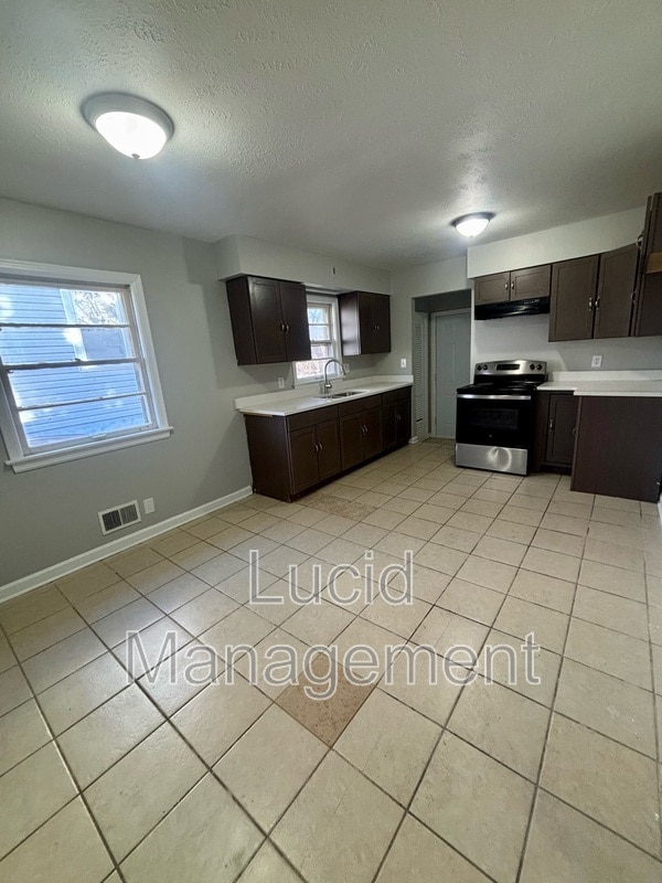 Building Photo - 1055 Euclid Ave