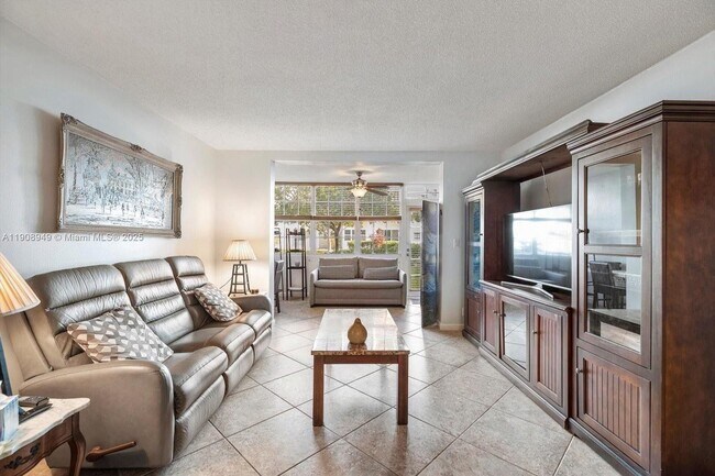 Building Photo - 609 NE 14th Ave